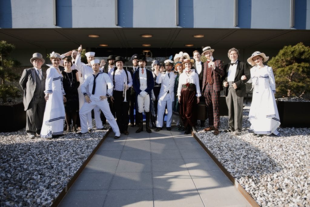 S.O.S.iety med Zirkus som besætning